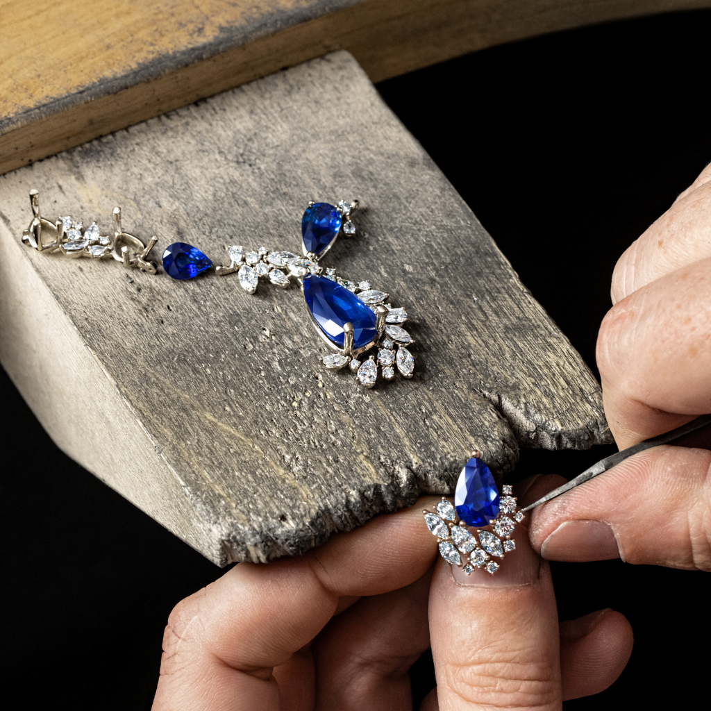 setting blue sapphire.jpg
