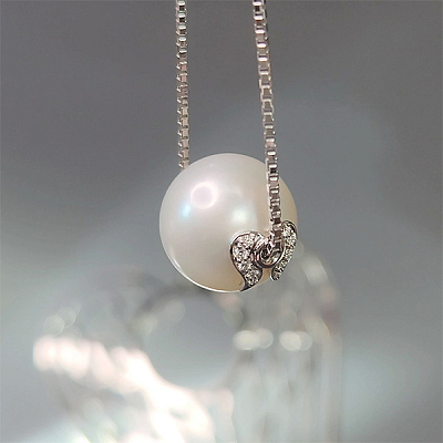 Pendant with South Sea pearl and diamonds