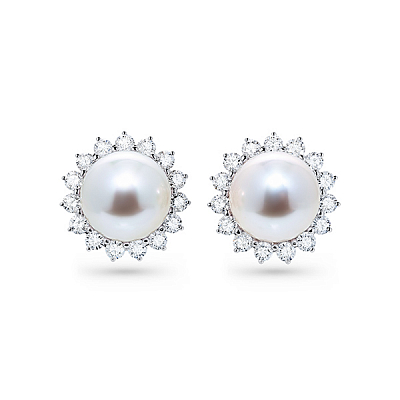 Stud earrings with Akoya pearls and diamonds