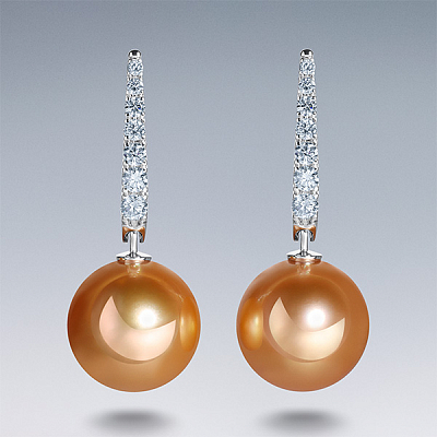 Earrings with golden South Sea pearl and diamonds