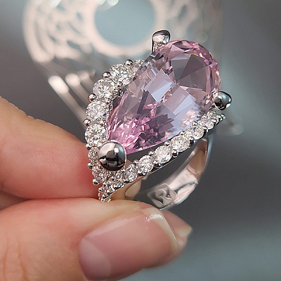 Ring with morganite and diamonds