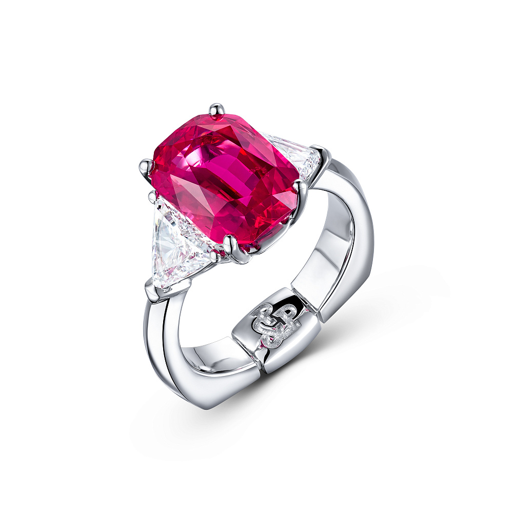 Ring with Mahenge spinel and diamonds картинка 2