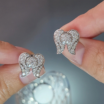 Earrings with diamonds
