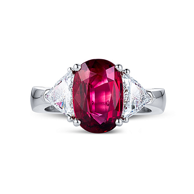 Ring with ruby and diamonds