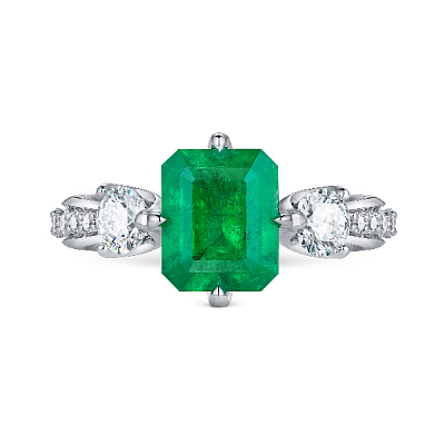 Ring with emerald and diamonds