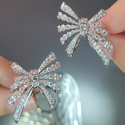 Earrings with diamonds