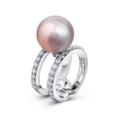 Ring with freshwater pearl and diamonds