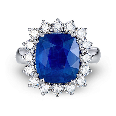 Ring with blue sapphire and diamonds