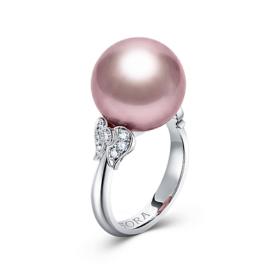 Ring with freshwater pearl and diamonds