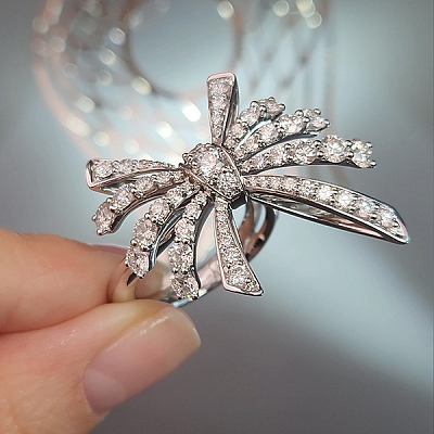 Ring with diamonds