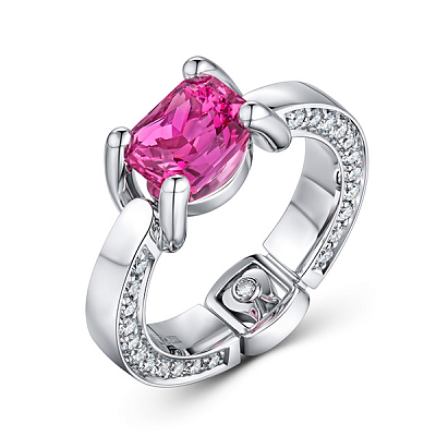 Ring with spinel and diamonds