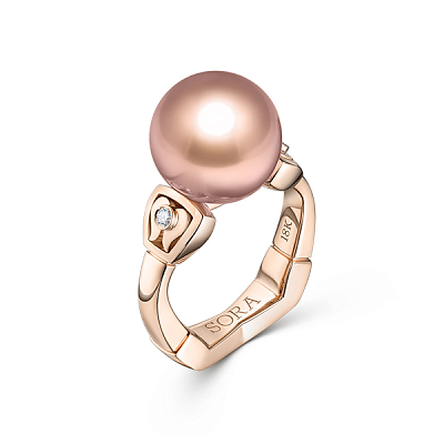 Ring with freshwater pearl and diamonds