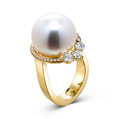 Ring with South Sea pearl and diamonds
