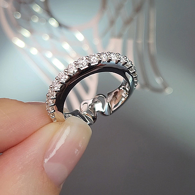 Ring with diamonds