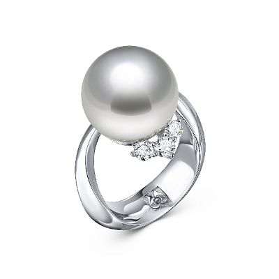 Ring with South Sea pearl and diamonds