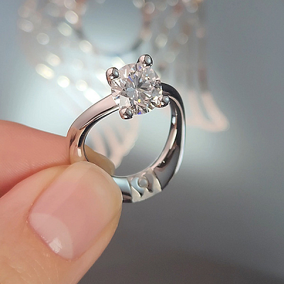 Ring with diamond