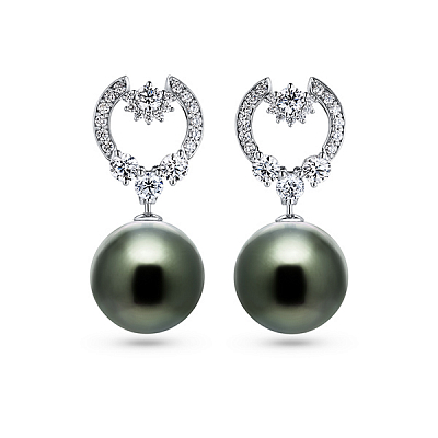 Earrings with Tahitian pearls and diamonds