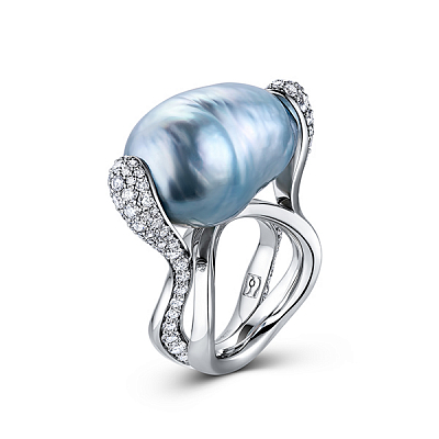 Ring with South Sea baroque pearl and diamonds
