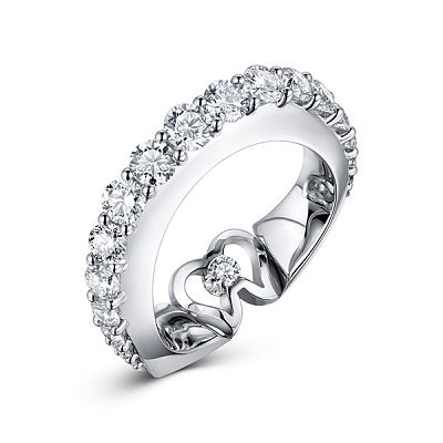 Ring with diamonds