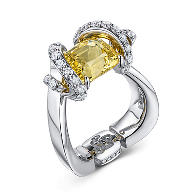  Ring with yellow sapphire and diamonds