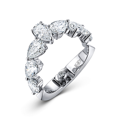 Ring with diamonds