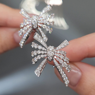 Earrings with diamonds