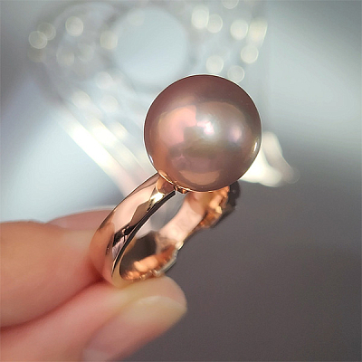 Ring with freshwater pearl