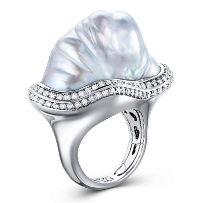 Ring with South Sea baroque pearl and diamonds