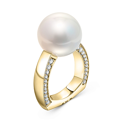Ring with South Sea pearl and diamonds