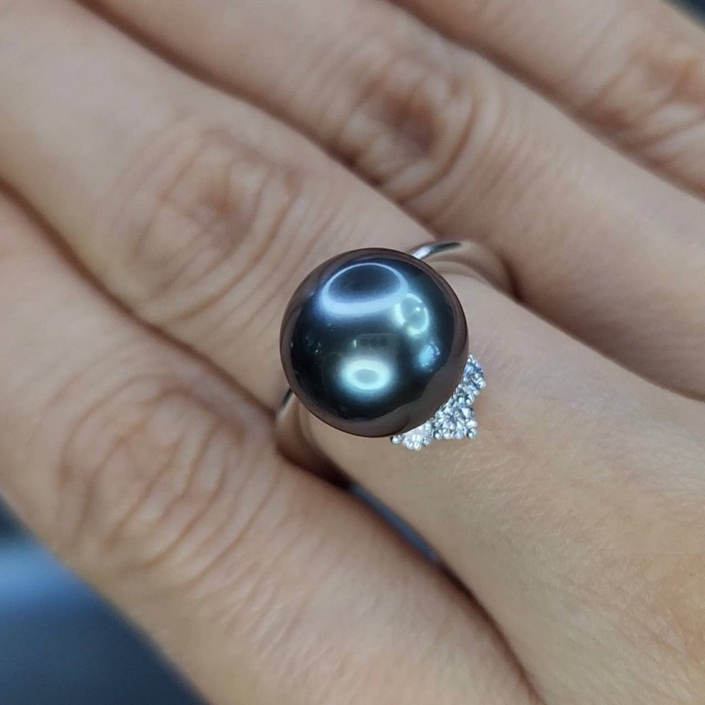 Ring with Tahitian pearl and diamonds картинка 4