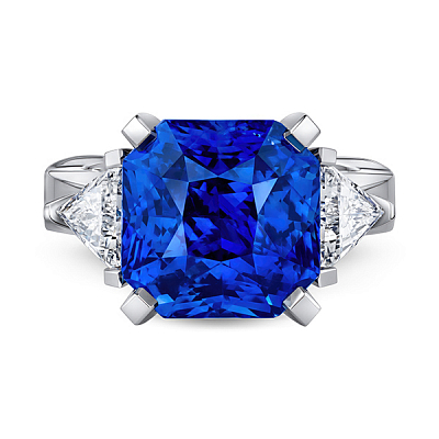 Ring with Cornflower sapphire and diamonds