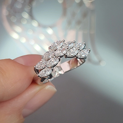 Ring with diamonds