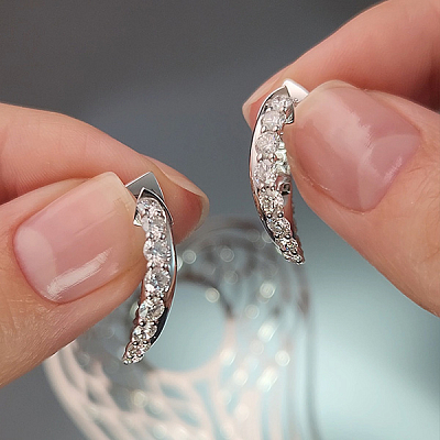 Earrings with diamonds