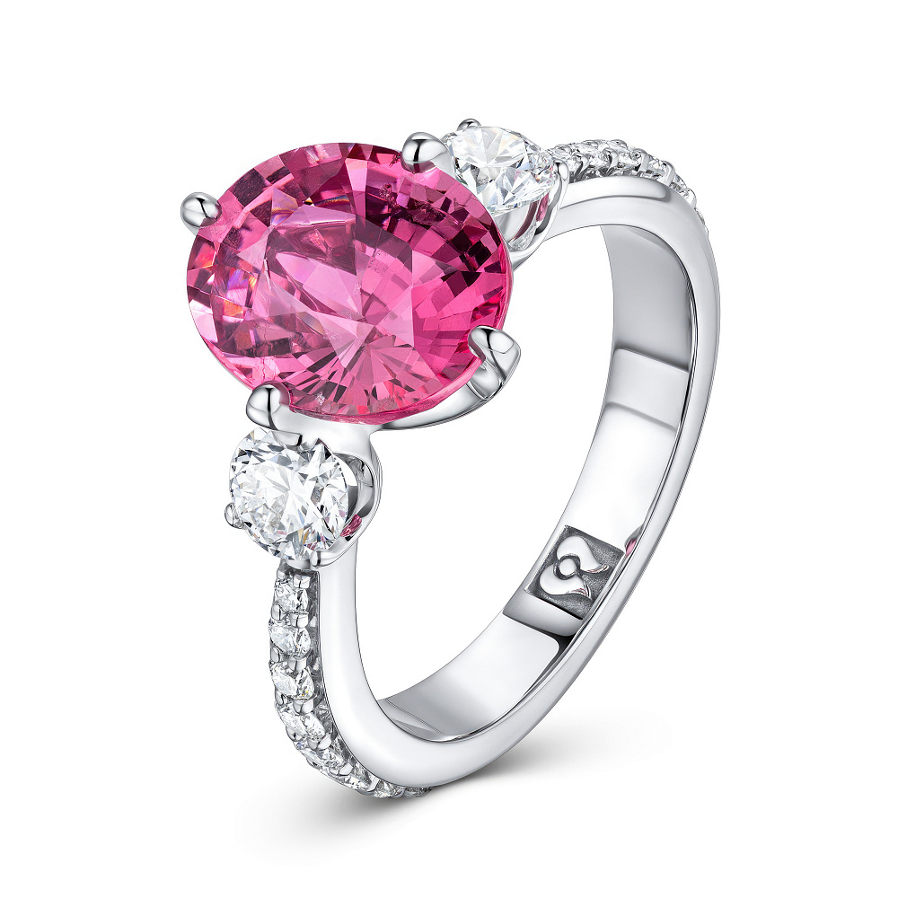 Ring with Mahenge spinel and diamonds картинка 2