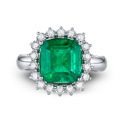 Ring with emerald and diamonds