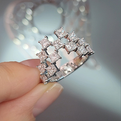 Ring with diamonds