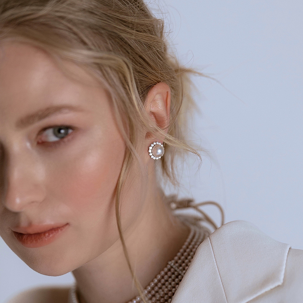Stud earrings with Akoya pearls and diamonds картинка 7