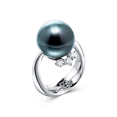 Ring with Tahitian pearl and diamonds