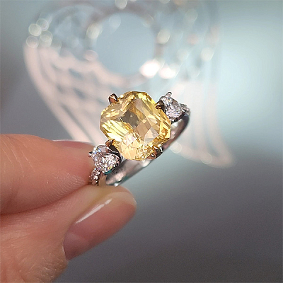 Ring with sapphire and diamonds