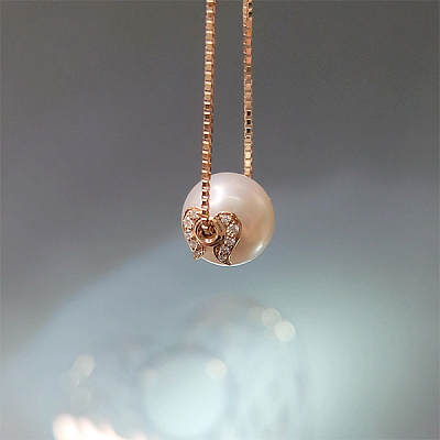 Pendant with Akoya pearl and diamionds