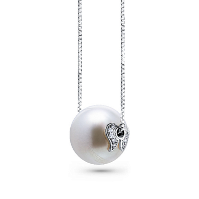 Pendant with South Sea pearls and diamonds