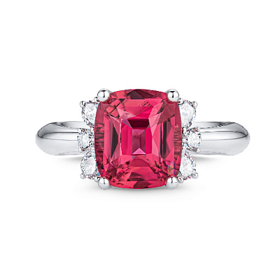 Ring with tourmaline and diamonds