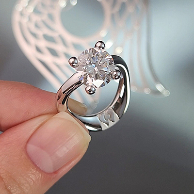 Ring with diamond