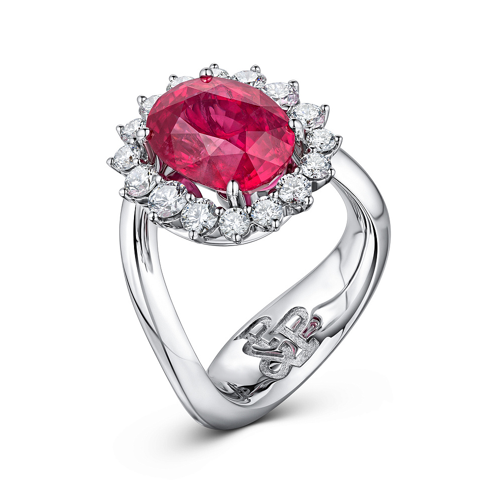 Ring with spinel and diamonds картинка 2