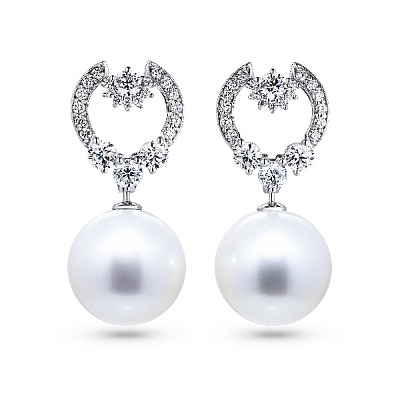 Earrings with South Sea pearls and diamonds