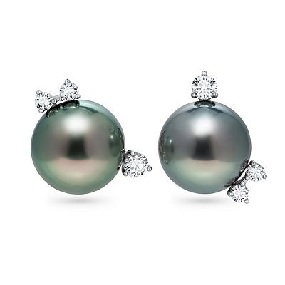 Stud earrings with Tahitian pearls and diamonds