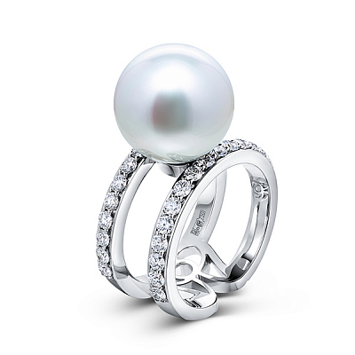 Ring with South Sea pearl and diamonds