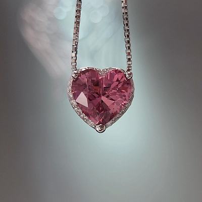 Pendant with rubellite heart and diamonds 