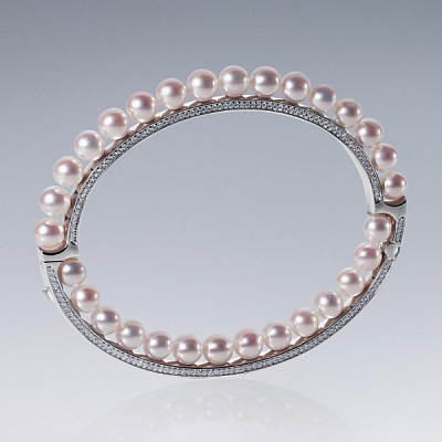 Bracelet with akoya pearls and diamonds