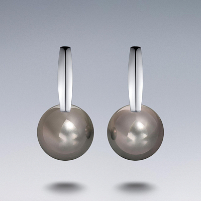 Earrings with Tahitian pearls and diamonds